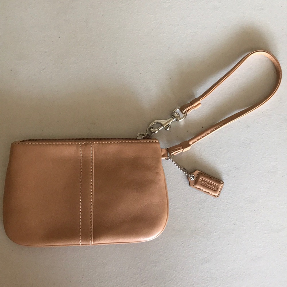 Coach Wristlet Light Brown Leather With Starp